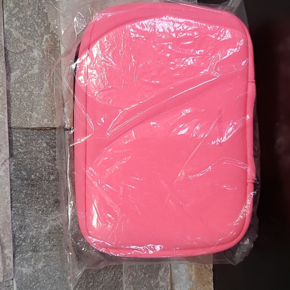 Nordstrom Tech Travel Organizer - Picture 4 of 6